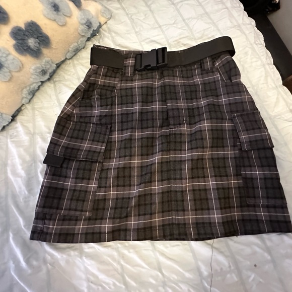Xs plaid mini skirt with chunky black belt from garage  cute ,classy/trashy! - Picture 4 of 9